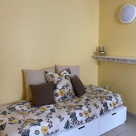 Maison Spacieuse Et Confortable 100M2 Avec Jardin Val-de-Reuil Exteriör bild
