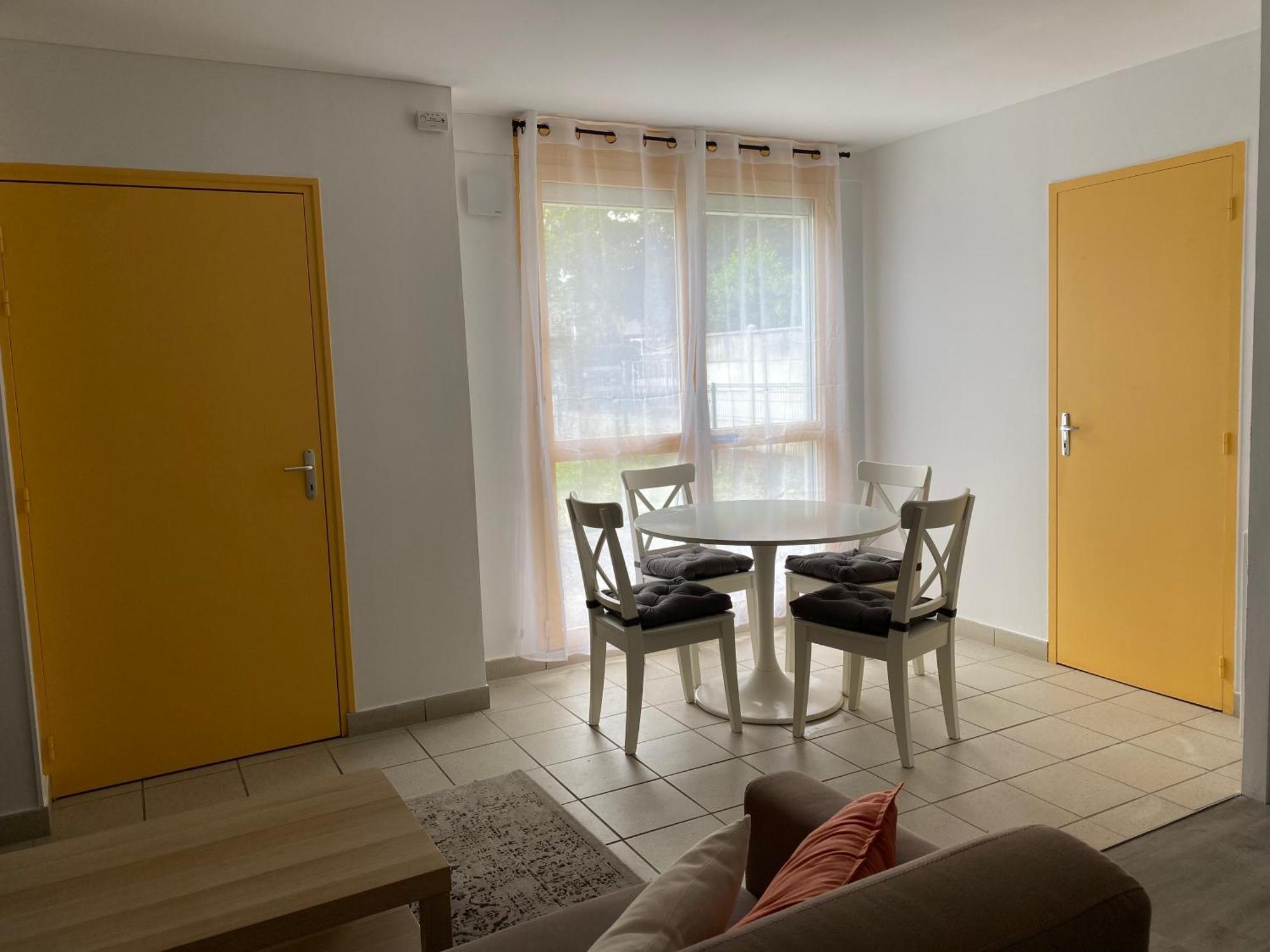 Maison Spacieuse Et Confortable 100M2 Avec Jardin Val-de-Reuil Exteriör bild