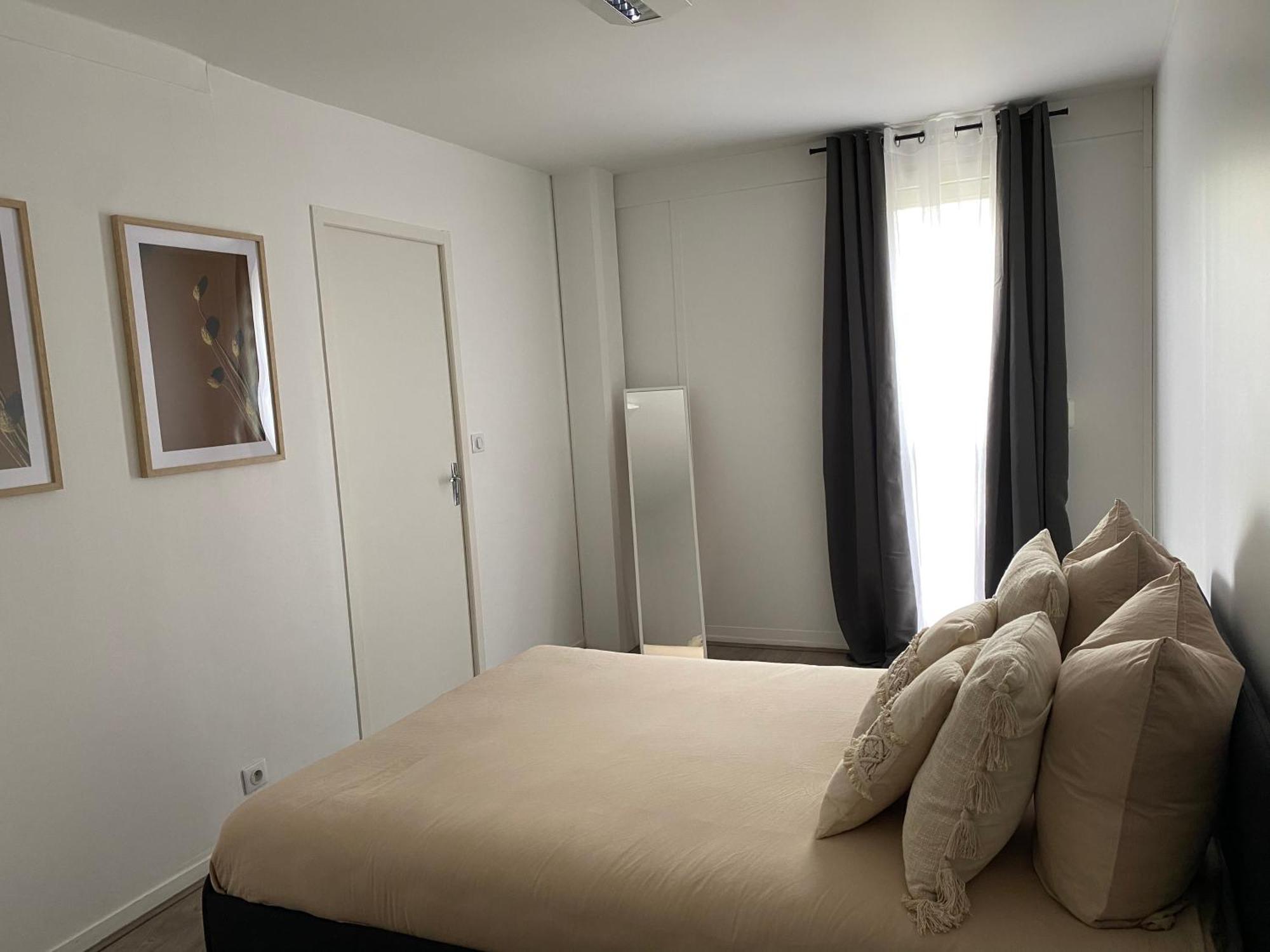 Maison Spacieuse Et Confortable 100M2 Avec Jardin Val-de-Reuil Exteriör bild